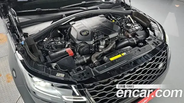 Land Rover Range Rover Velar 2018 — ფოტო 24/36