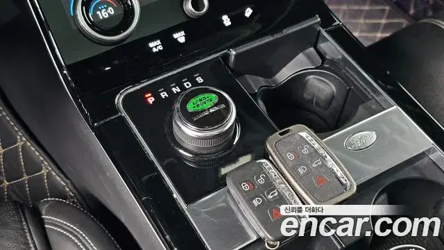 Land Rover Range Rover Velar 2018 — ფოტო 9/36