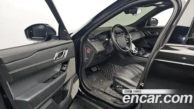 Land Rover Range Rover Velar 2018 — ფოტო 25/36