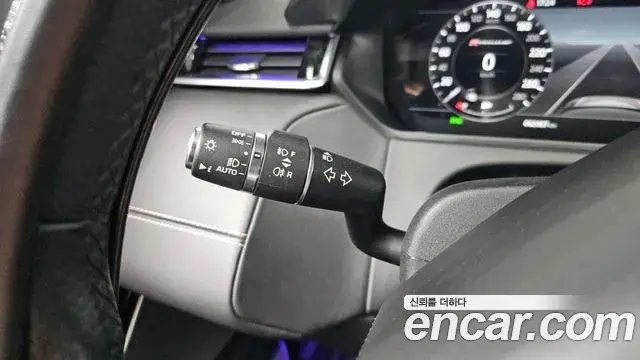 Land Rover Range Rover Velar 2018 — ფოტო 28/36