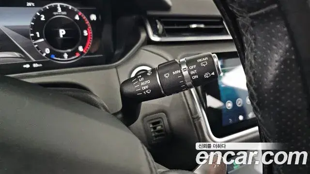 Land Rover Range Rover Velar 2018 — ფოტო 29/36