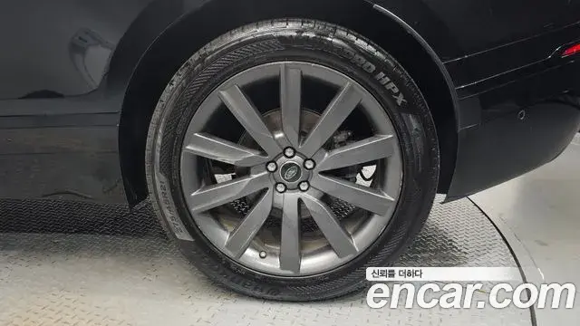 Land Rover Range Rover Velar 2018 — ფოტო 36/36