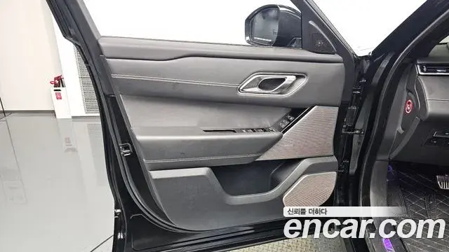 Land Rover Range Rover Velar 2018 — ფოტო 10/36