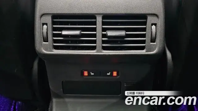 Land Rover Range Rover Velar 2018 — ფოტო 33/36