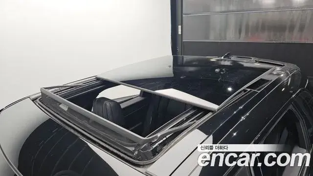 Land Rover Range Rover Velar 2018 — ფოტო 22/36