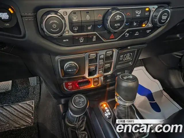 Jeep Wrangler 2025 — Фото 11/17