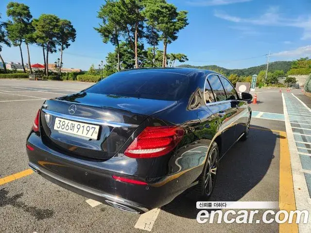 Mercedes-Benz E-Class 2020 — Фото 5/20