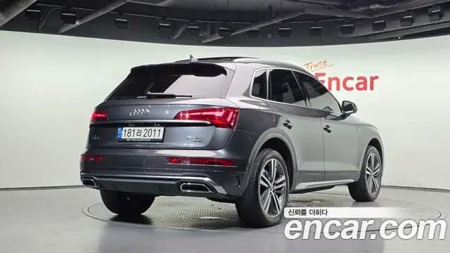 Audi Q5 2022 — Фото 2/20