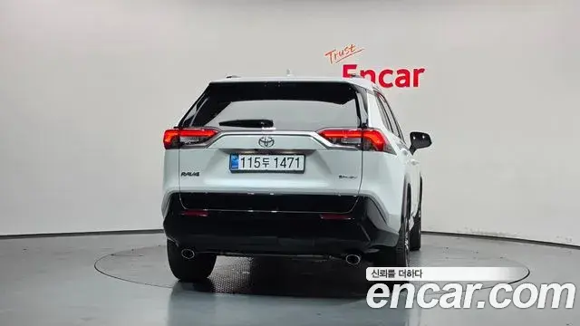 Toyota RAV4 2025 — Şəkil 8/20