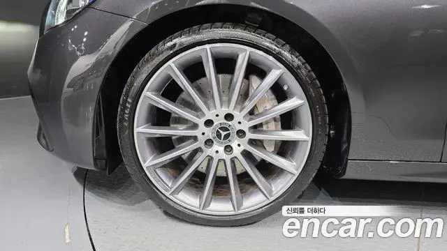 Mercedes-Benz E-Class 2021 — Photo 5/20