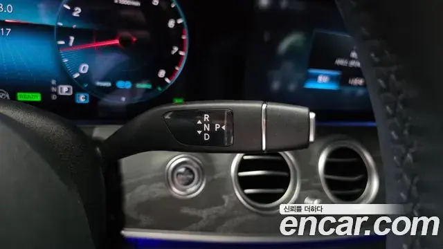 Mercedes-Benz E-Class 2021 — Photo 9/20