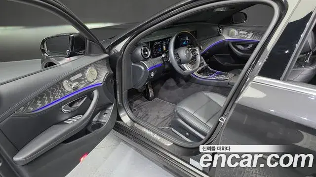 Mercedes-Benz E-Class 2021 — Photo 10/20