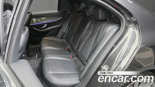Mercedes-Benz E-Class 2021 — Photo 11/20