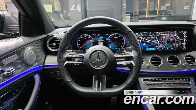 Mercedes-Benz E-Class 2021 — Photo 13/20