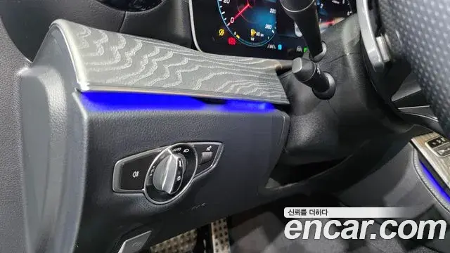 Mercedes-Benz E-Class 2021 — Photo 14/20
