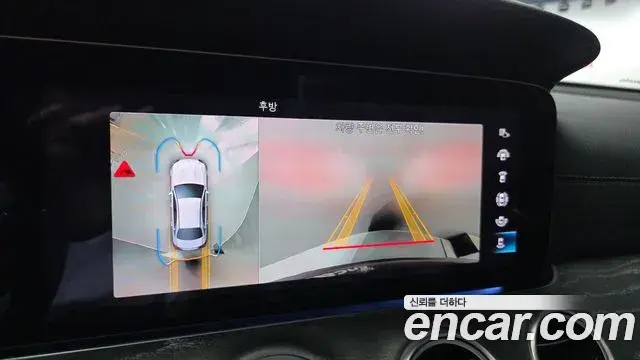 Mercedes-Benz E-Class 2021 — Photo 17/20