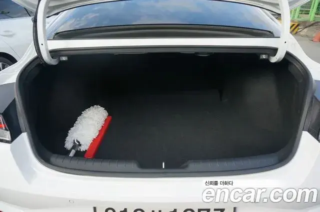 Hyundai Avante 2023 — Photo 17/20
