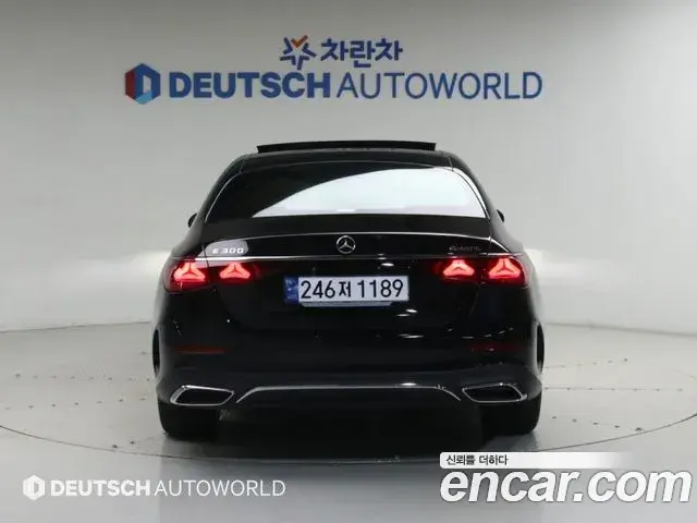 Mercedes-Benz E-Class 2025 — Photo 5/20