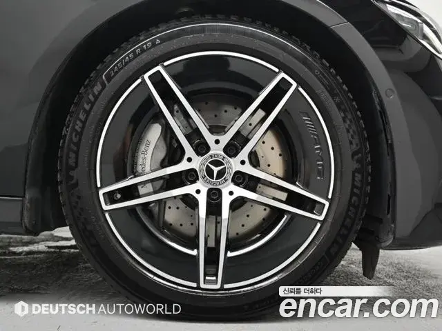 Mercedes-Benz E-Class 2025 — Photo 6/20