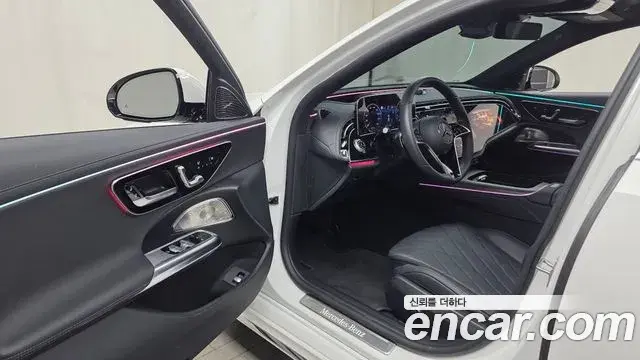 Mercedes-Benz E-Class 2024 — Photo 10/20
