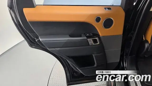 Land Rover Range Rover Sport 2018 — Photo 37/40