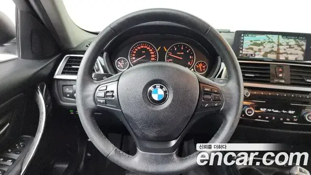 BMW 3 Series 2018 — Фото 13/20