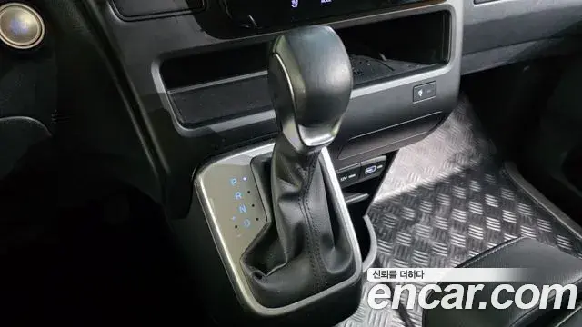 Hyundai Staria 2023 — Фото 9/20