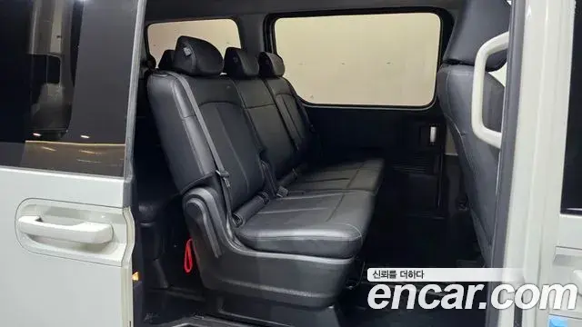 Hyundai Staria 2023 — Фото 12/20