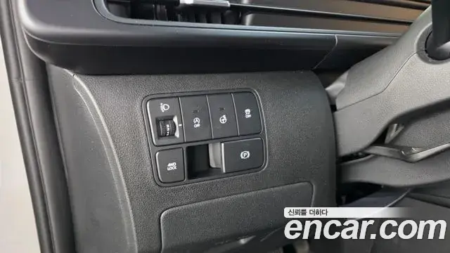 Hyundai Staria 2023 — Фото 17/20
