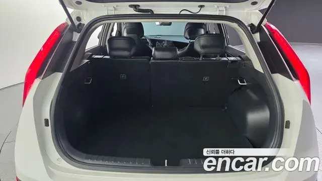 Kia Niro 2022 — Фото 14/20