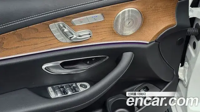 Mercedes-Benz E-Class 2021 — Фото 20/20