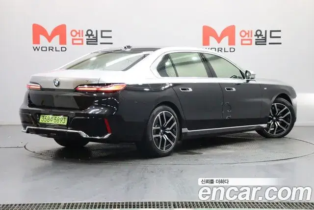 BMW 7 Series 2023 — Фото 3/20