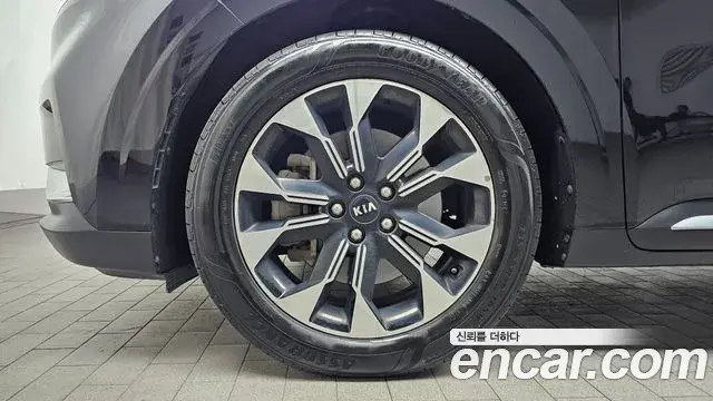 Kia Carnival 2020 — Фото 5/20