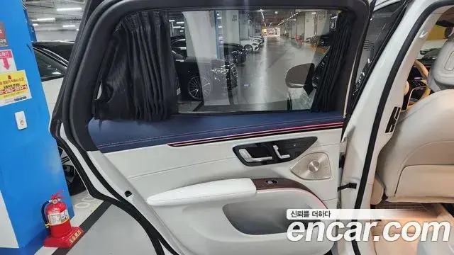 Mercedes-Benz EQS SUV 2023 — Şəkil 18/20