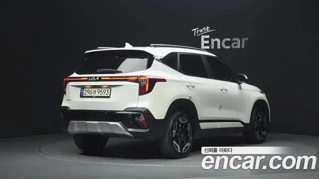 Kia Seltos 2022 — Photo 2/20