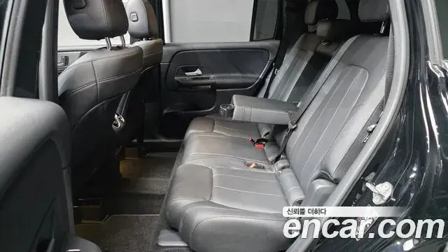 Mercedes-Benz GLB-Class 2021 — Photo 12/20