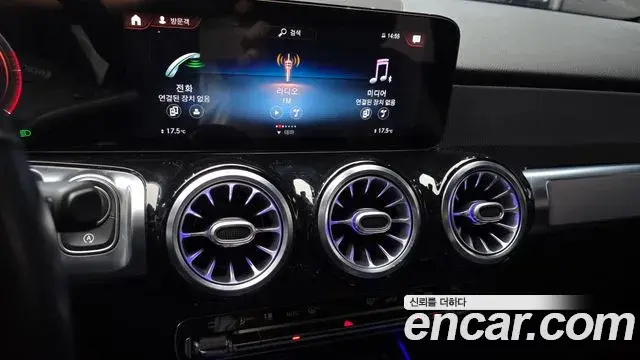 Mercedes-Benz GLB-Class 2021 — Photo 14/20