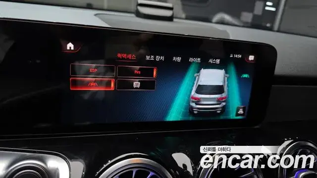 Mercedes-Benz GLB-Class 2021 — Photo 16/20