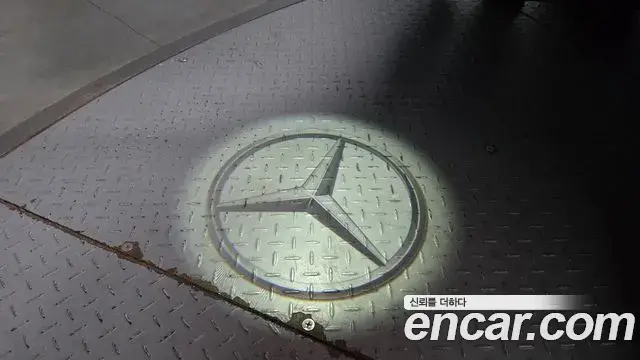 Mercedes-Benz GLB-Class 2021 — Photo 18/20