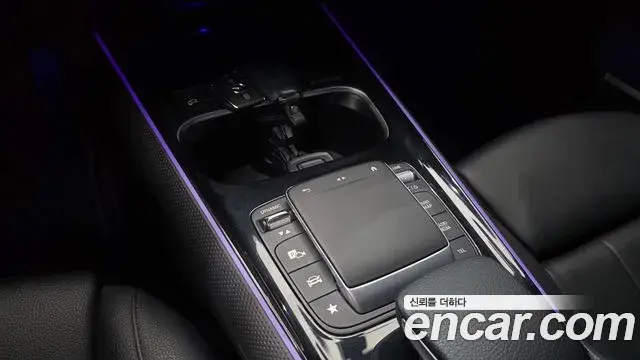 Mercedes-Benz GLB-Class 2021 — Photo 19/20