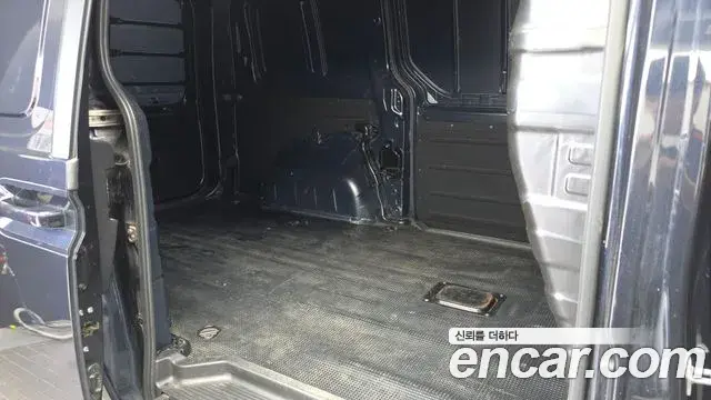Hyundai Staria 2024 — Photo 12/20