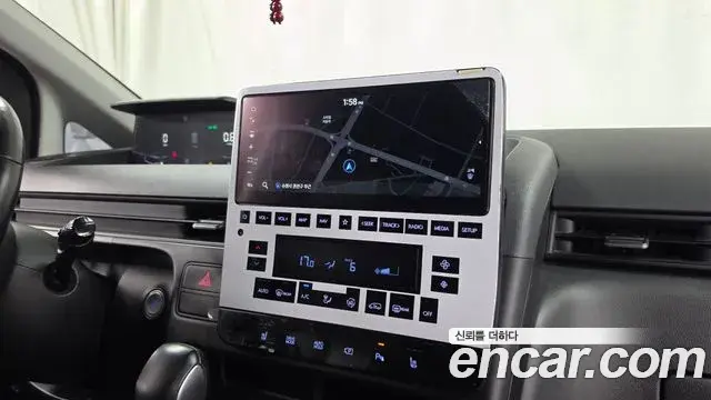 Hyundai Staria 2024 — Photo 14/20