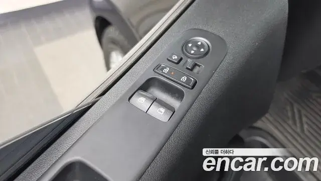 Hyundai Staria 2024 — Photo 18/20