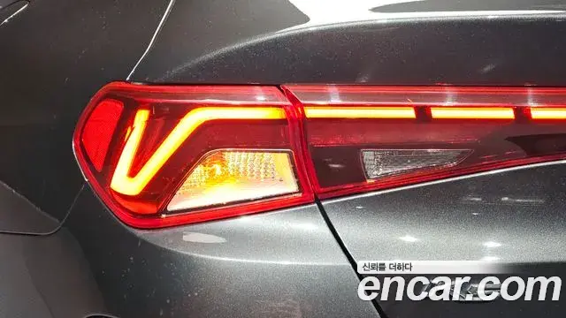 Kia K5 2021 — Şəkil 26/32