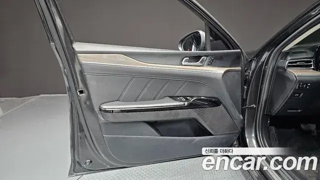 Kia K5 2021 — Şəkil 19/32