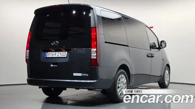 Hyundai Staria 2023 — Фото 2/20