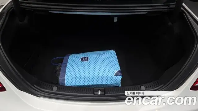Mercedes-Benz E-Class 2019 — Фото 20/20