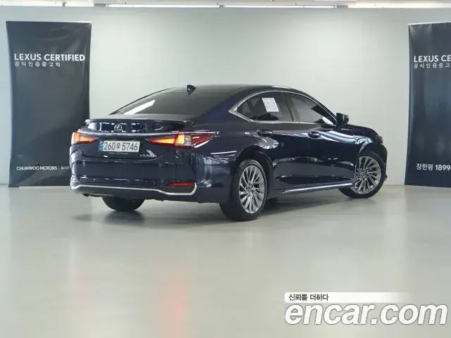 Lexus ES300h 2025 — Фото 1/15