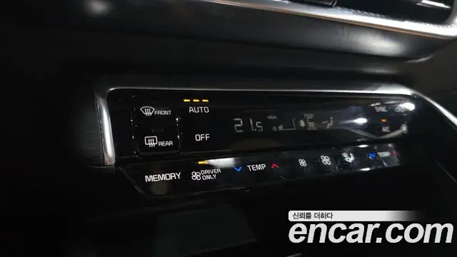 Kia K5 2020 — ფოტო 33/39
