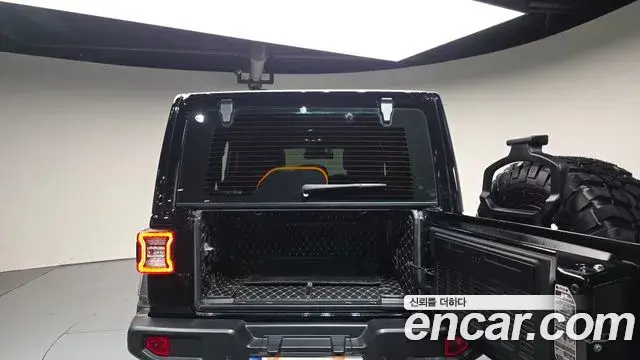 Jeep Wrangler 2022 — Фото 19/20
